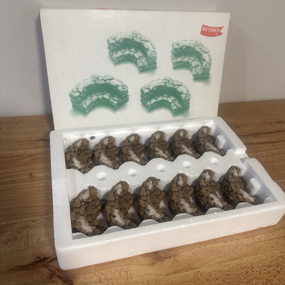 Dept 56 Christmas Snow Village Stone Curved Wall #52650 12 Pc Accessory